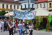 Czytelniczy flash mob zawładnął rynkiem - Foto