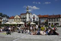 Czytelniczy flash mob zawładnął rynkiem - Foto