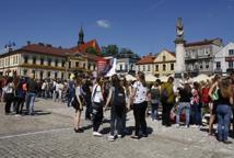 Czytelniczy flash mob zawładnął rynkiem - Foto