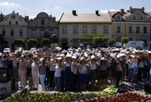 Czytelniczy flash mob zawładnął rynkiem - Foto