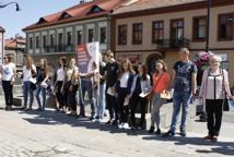 Czytelniczy flash mob zawładnął rynkiem - Foto