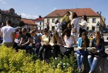 Czytelniczy flash mob zawładnął rynkiem - Foto