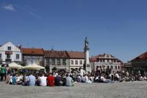 Czytelniczy flash mob zawładnął rynkiem - Foto