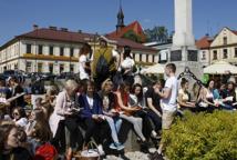 Czytelniczy flash mob zawładnął rynkiem - Foto