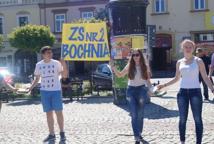 Czytelniczy flash mob zawładnął rynkiem - Foto