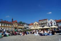 Czytelniczy flash mob zawładnął rynkiem - Foto