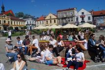 Czytelniczy flash mob zawładnął rynkiem - Foto