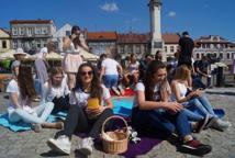 Czytelniczy flash mob zawładnął rynkiem - Foto