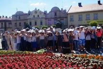 Czytelniczy flash mob zawładnął rynkiem - Foto