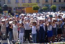 Czytelniczy flash mob zawładnął rynkiem - Foto