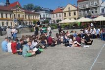 Czytelniczy flash mob zawładnął rynkiem - Foto