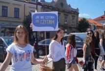 Czytelniczy flash mob zawładnął rynkiem - Foto