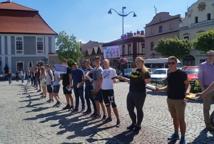 Czytelniczy flash mob zawładnął rynkiem - Foto