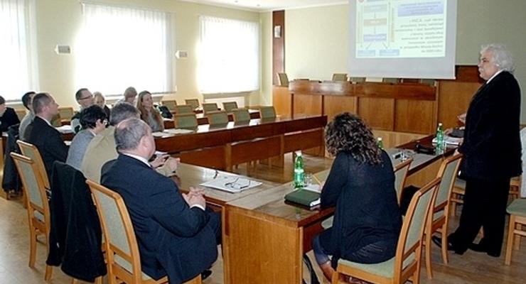 Myślą nad nową strategią