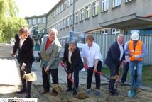 Ruszyła budowa sali – pierwsze łopaty już wbite