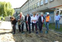 Ruszyła budowa sali – pierwsze łopaty już wbite