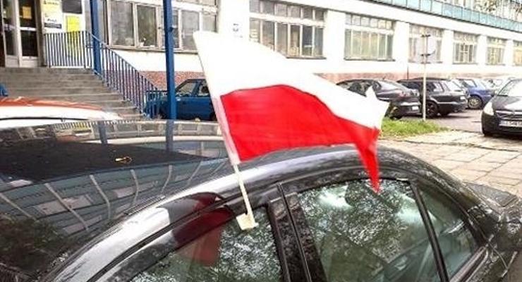 Tarnów namawia inne miasta do akcji Flaga na samochód 