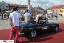 Zabytkowe pojazdy na Rynku