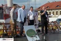 Zabytkowe pojazdy na Rynku