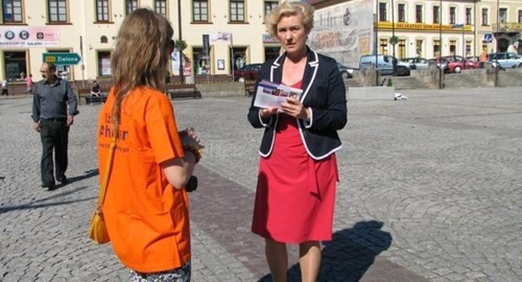Achinger w Bochni: bez flag, auto na pasach...