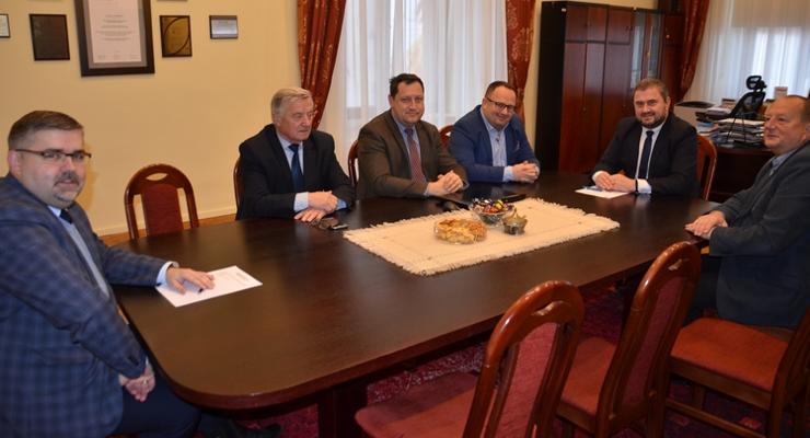 Powiat: Zakład Leczniczy, hospicjum, zjazd przy Brzeźnickiej
