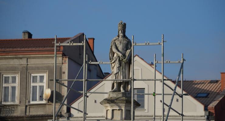 Zdejmą Kazika z cokołu!