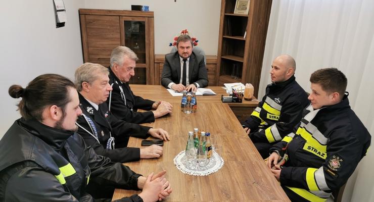 Strażacy będą pomagać starszym w zakupach