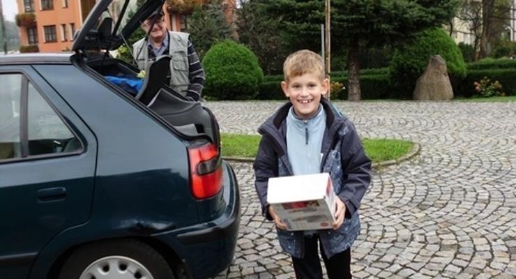 Blisko 5 ton makulatury na studnie w Afryce