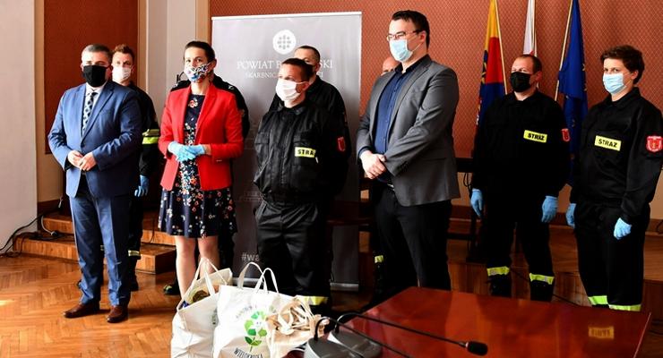 Strażacy ochotnicy dostarczą żywność do kombatantów