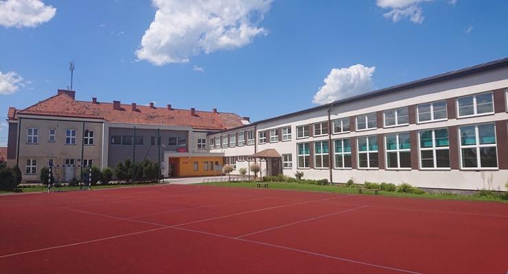 Szkoły w Baczkowie i Nieszkowicach przejdą termomodernizację