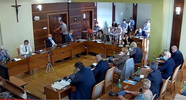 Radni nie ufają burmistrzowi
