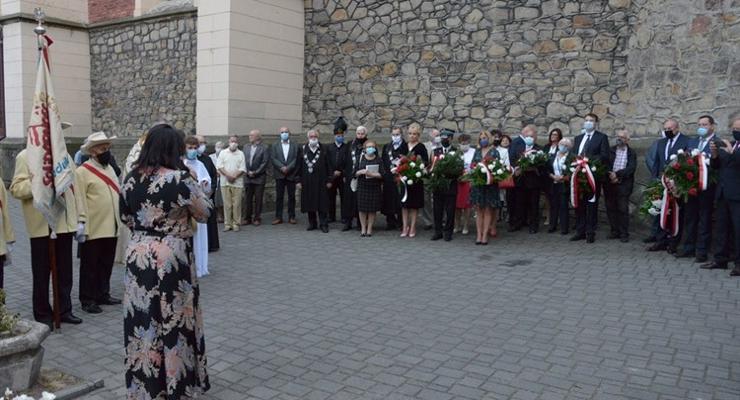 Obelisk i tablica ku pamięci ludzi NSZZ Solidarność