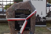 Obelisk i tablica ku pamięci ludzi NSZZ Solidarność