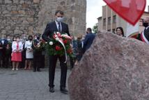 Obelisk i tablica ku pamięci ludzi NSZZ Solidarność