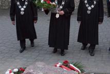 Obelisk i tablica ku pamięci ludzi NSZZ Solidarność