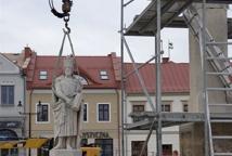 Pomnik króla Kazimierza Wielkiego powrócił na Rynek