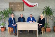 Gmina Bochnia: Wójt podpisał umowy na termomodernizację budynków szkół