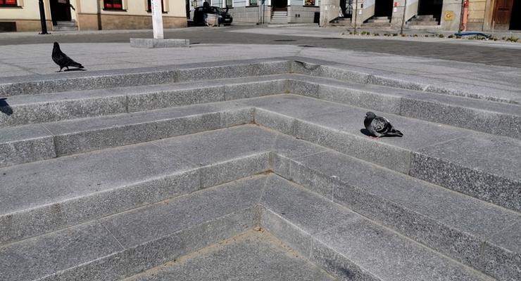 Rynek: artystyczne schody i lekcja angielskiego