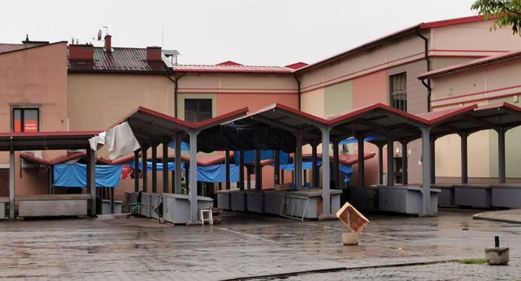 Dziadostwo i rupieciarnia za Halą Gazaris