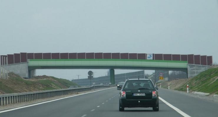 Rzucił kamieniem w samochód na A4