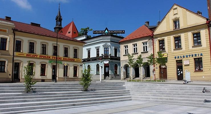 Skąd asymetryczne schody na Rynku?