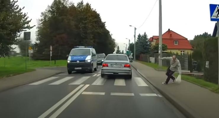 Wieliczka: starszy pan, bmw i policja