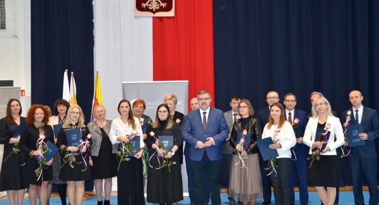 Starosta nagrodził dyrektorów i nauczycieli