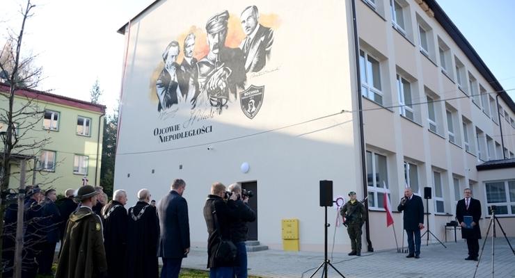 Odsłonili mural na Szkole Podstawowej