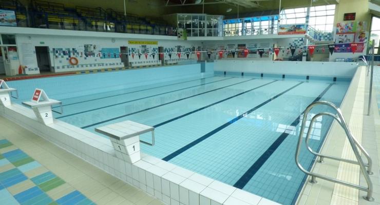 Coraz mniej pływających – problemy bocheńskiego basenu