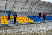 Zadaszona trybuna na stadionie w Żegocinie