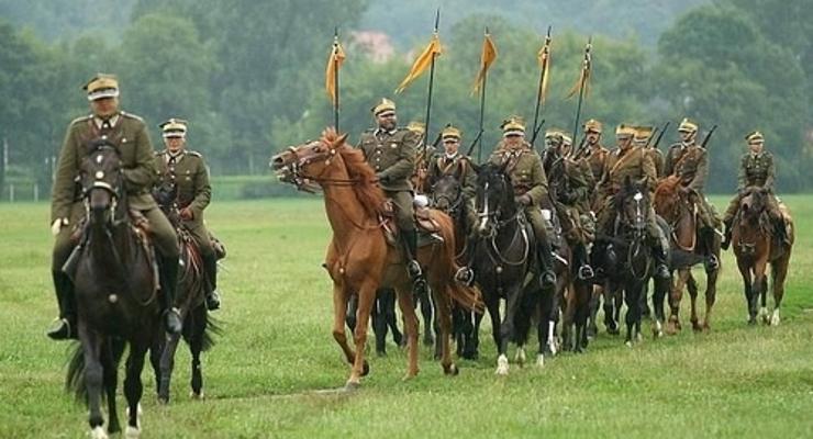 Ułani przemaszerują ulicami Krakowa 