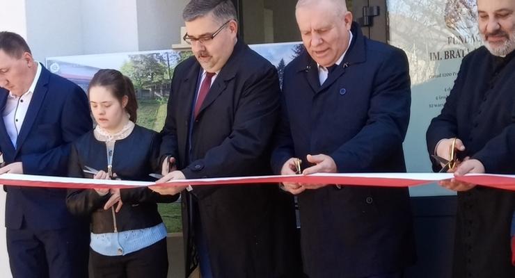 Przecięcie wstęgi w Cerekwi
