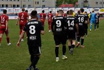 IV Liga: BKS grając w dziesiątkę pokonał Watrę