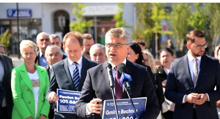 2. edycja Funduszu Polski Ład. Poseł Wiesław Krajewski wręczał czeki
